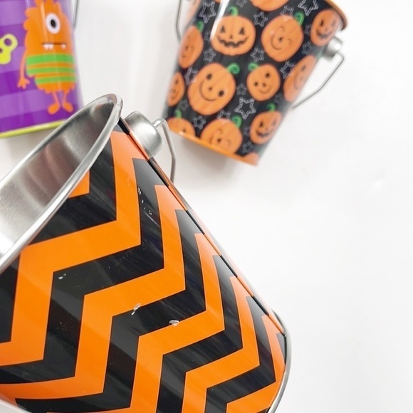 Set of 4 small Halloween/monster print metal pails - 4 inch - Picture 2 of 5